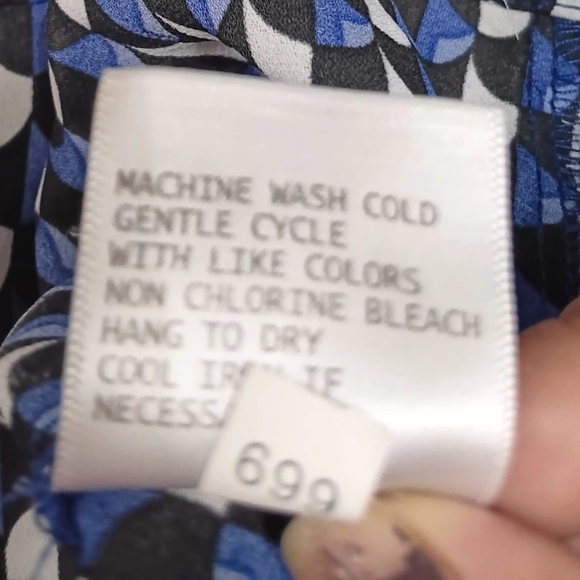 Anne Carson Blue and Black Patterned Top - Picture 6 of 6